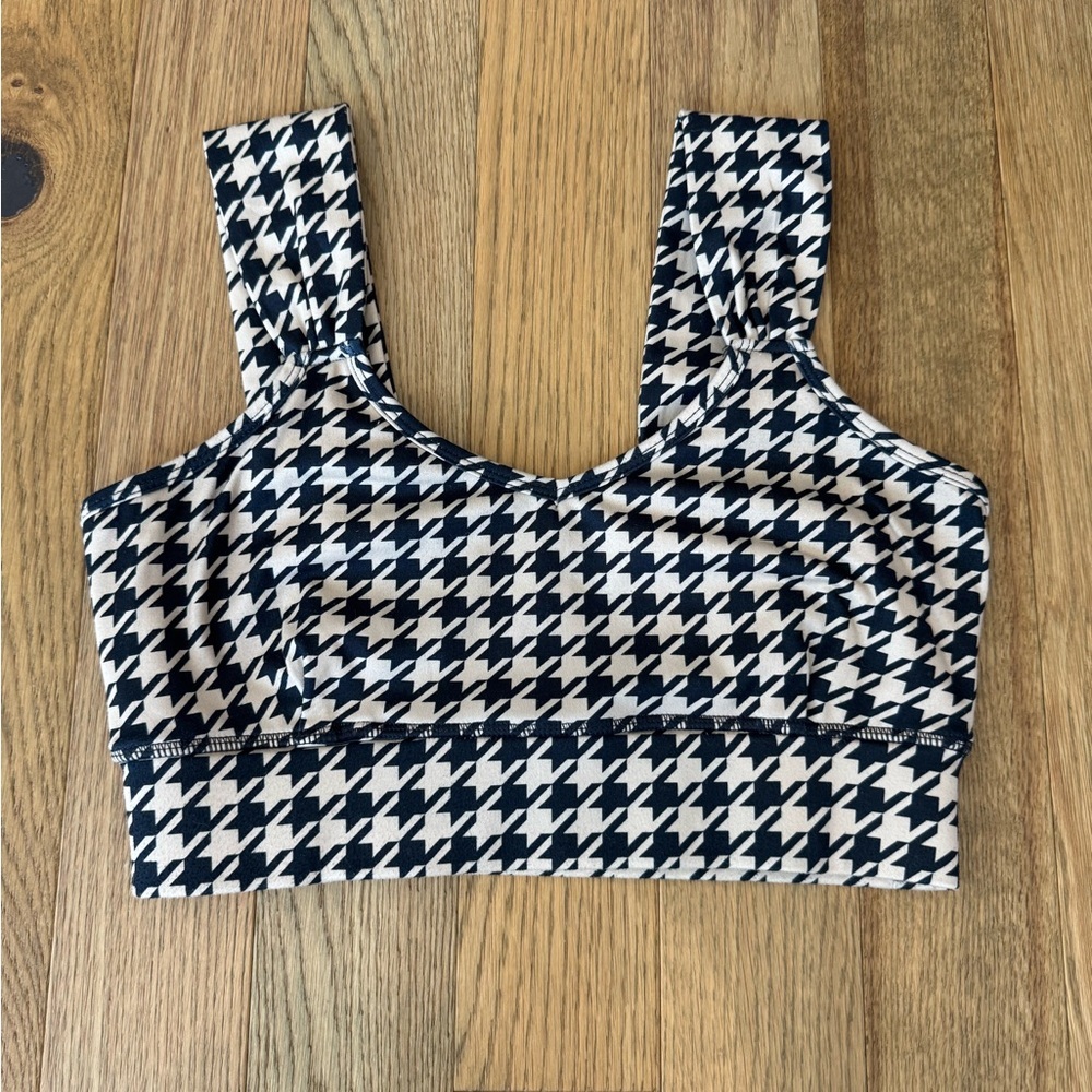 🖤🤍 Houndstooth Black & White Athletic Set – Sports Bra + Leggings (XS–S Est.) 🤍🖤 - Picture 3 of 10
